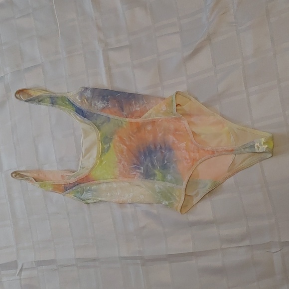 Aritzia Wilfred Free Halsey Soft Rainbow Tie Dye - Picture 3 of 9